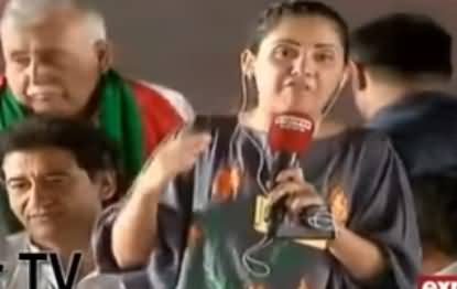 Ghareeda Farooqui Talking With Imran Khan On Stage