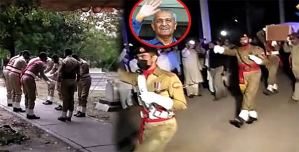 Guard of Honour Being Given To Dr. Abdul Qadeer Khan Before Burial