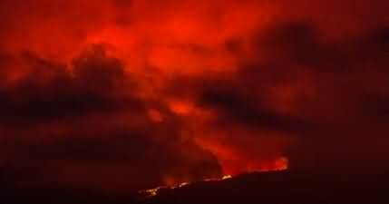 Hawaii volcanic eruption after 40 years draws spectators