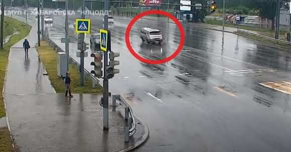 Horrific Traffic Accident - A Passerby Saves Kid Who Fell Out Of A Moving Car