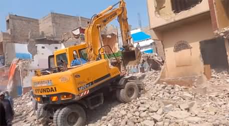 Houses being demolished in anti-encroachment operation in Nazimabad, Karachi