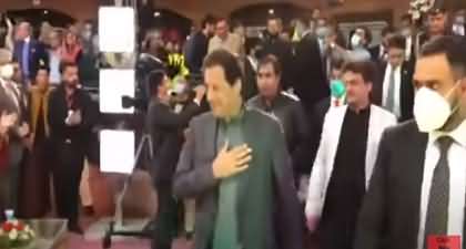 Huge cheer from the crowd on PM Imran Khan's dabang entry at Kamyab Jawan convention today