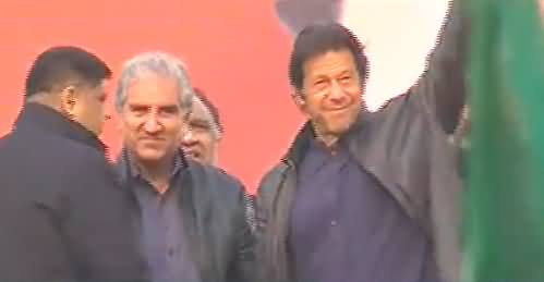 Imran Khan Arrives on Stage at Kasur Jalsa, Will Address Shortly