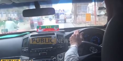 Imran Khan on the Roads of Peshawar Without Protocol, Inside Car view