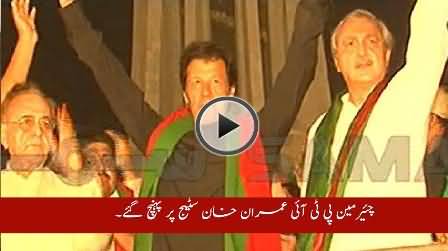 Imran Khan Once Again Narrow Escaped From Falling on Stage, Watch Video