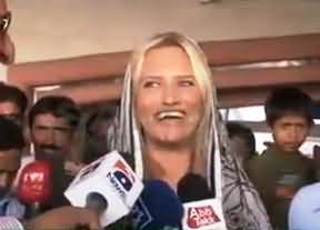 Waseem Akram's Wife Shaniera Speaking Urdu - She is Learning Urdu in the Love of Pakistan