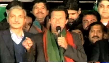 Imran Khan Says Nawaz Sharif's Foreign Tours Are Waste of Public Money