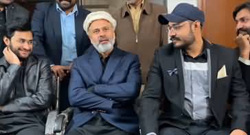 Imran Riaz Khan tells fellow journalists why he grew a beard