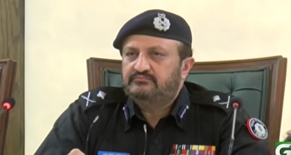 Journalist's rude tone while questioning IG Sindh Javed Alam Odho about Mir Raza case