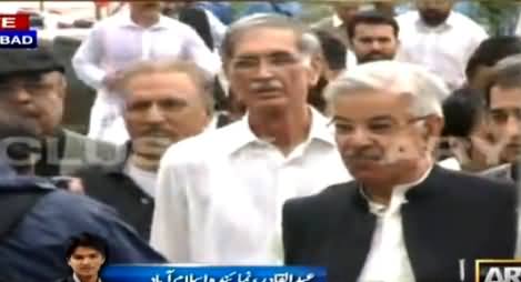 Khawaja Asif Came to Parliament House Gate to Negotiate With Pervaiz Khattak