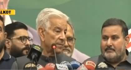 Khawaja Asif lashes out at Imran Khan and PTI in a speech at Sialkot