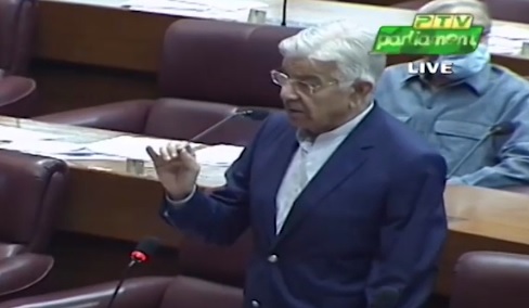Khawaja Asif's Strong Reaction on Statement of Governor State Bank About Dollar Price Hike