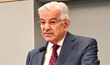 Khawaja Asif's tweet: bashes Imran Khan for not surrendering to police