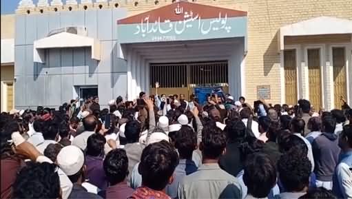 Khushab: Check The Crowd Gathered Outside Police Station In Favour of Guard Who Killed Bank Manager
