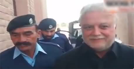 Kia FIA ne phir aap per tashadad kia? Journalist asks Mohsin Baig while he appears in court