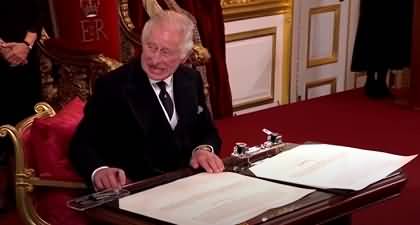 Viral Video: King Charles Furiously Signals To Aide To Clear Desk During Proclamation Ceremony