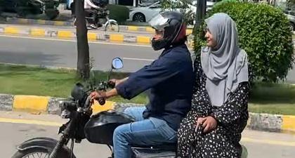 Lahore’s ‘She Drives’ App: Women drive to women passengers