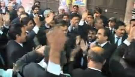 Lawyers Protest Against Police in Lahore For Registering Cases Against Lawyers