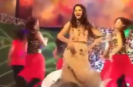 Leaked Video Of Actress Neelum Munir Rehearsing Dance