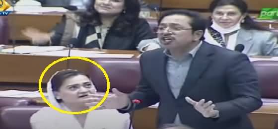 Look At Maryam Aurangzeb How She Was Putting Words In Afzal Khokhar's Ears About Imran Khan's Sister