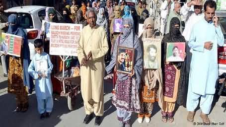 Mama Qadeer Balouch Breaks the Record of Mahatma Gandhi By Travelling 2000 KM on Foot