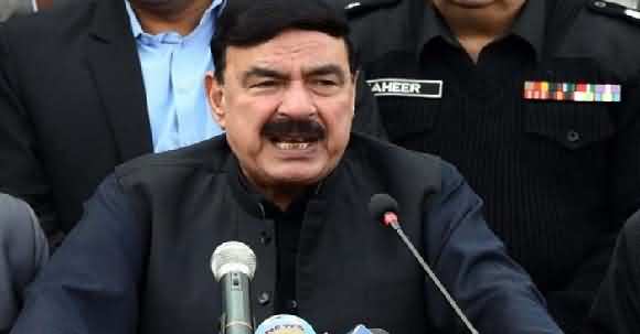 Man Tried To Throw Eggs On Sheikh Rasheed At Sargodha Railway Station