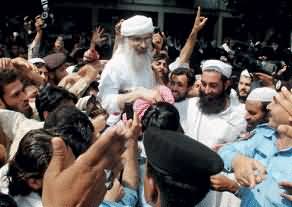 Maulana Abdul Aziz of Lal Masjid Released From All the Cases