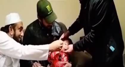 Maulana Tariq Jameel ne bachy ko katry pila kar Polio muhim ka iftetah kia