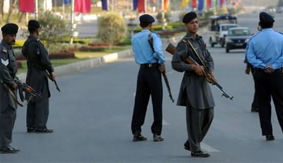 Mob Attacks Police Station in Islamabad To Kill Blasphemy Accused