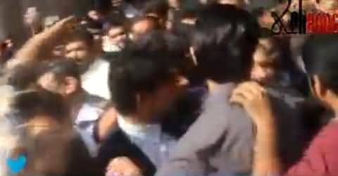 Mubashir Luqman Outside the Lahore High Court, Crowd Chanting Mubashir Luqman Zindabad