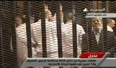 Muhammad Mursi Leads the Prayer in Court