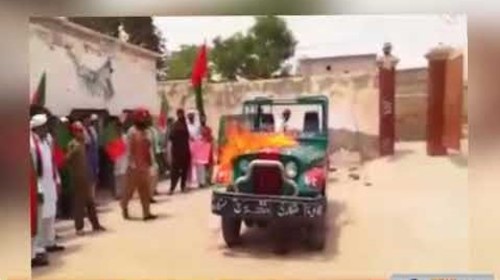 Muzaffargarh: PTI workers protest against PTI