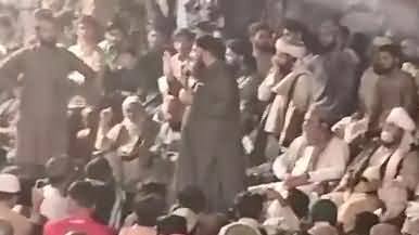 Muzakraat Kia Tumhari Maan Ke Sath Huwe Hain - A Molvi Abusing & Threatening Imran Khan in Dharna