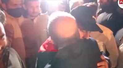 Nadeem Malik reaches Arshad Sharif's house for condolences