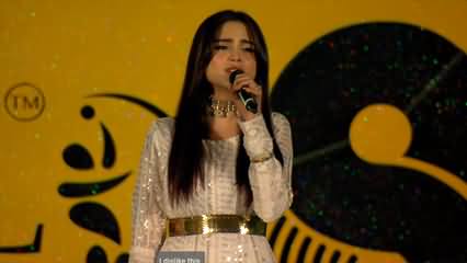 National anthem of Pakistan sung by Aima Baig at PSL8