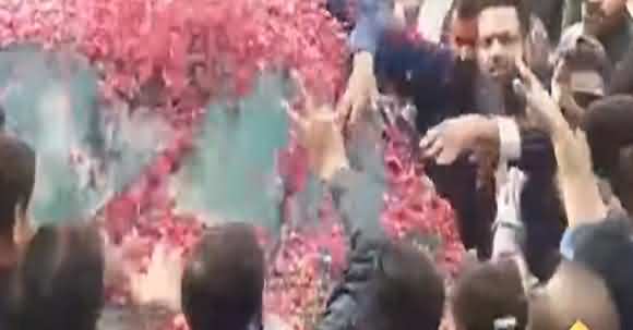 Nawaz Sharif And Maryam Nawaz Arrived At Jati Umra, Received Warm Welcome