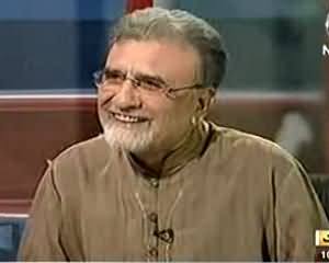 Nusrat Javed Making Fun of Nawaz Sharif in Bolta Pakistan