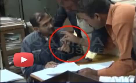 Officer caught on camera in Bahawalpur talking bribe from candidates for voter lists