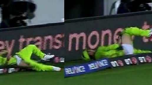 Oops Moment For Yasir Shah: He Lost His Trouser While Saving Boundary