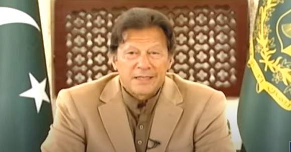 Opposition Ko NRO De Kar Awam Ki Inke Dramon Se Jan Churwayen - A Questioner Asks PM Imran Khan