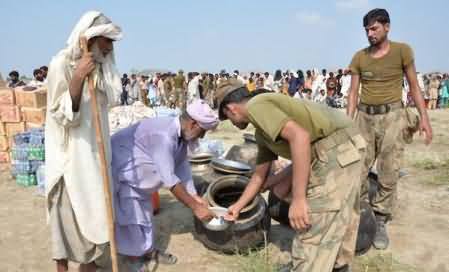 Pak Army Fully Active in Relief Activities For the People of Thar