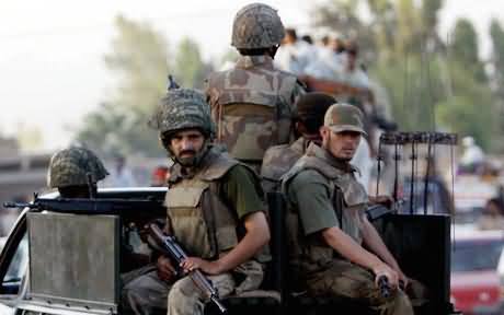 Pak Army Handed Over 13 Non Combatant Taliban Prisoners to FC