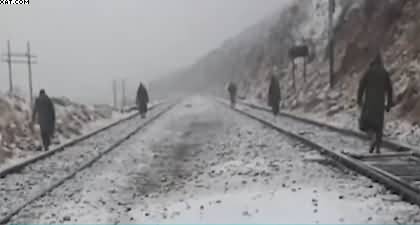 Pak Army soldiers deployed to monitor railway tracks despite heavy snowfall in Balochistan