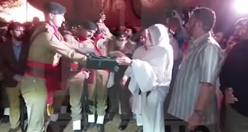 Pakistan's Flag Given To Dr. Abdul Qadeer Khan's Wife By Pakistan Military