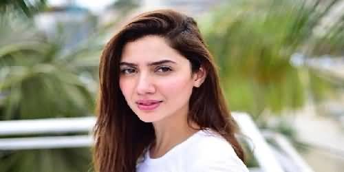 Pakistani Actress Mahira Khan Tweets on Incident Happened At Minar e Pakistan