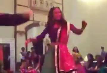 Pakistani Actress Maya Ali Dancing At Wajhi's Mehndi, Leaked Video