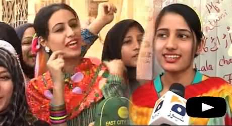 Pakistani Girls Showing Their Love with Cricket Team by Using Their Lipsticks