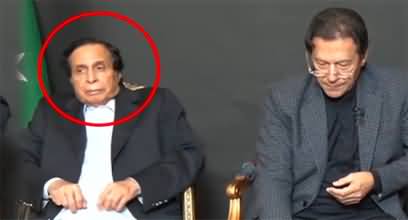 Pervaiz Elahi looking very sad during Imran Khan's speech