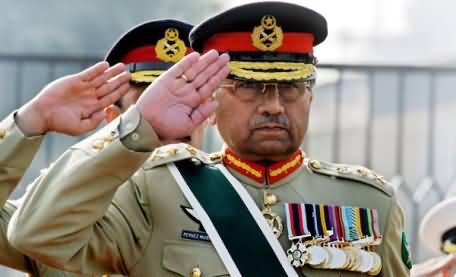 Pervez Musharraf Stands Up on the Arrival of Judges and Salutes Them