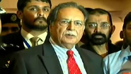 Pervez Rasheed Talking to Media in Karachi and Criticizing PTI Sit-in - 4th December 2014